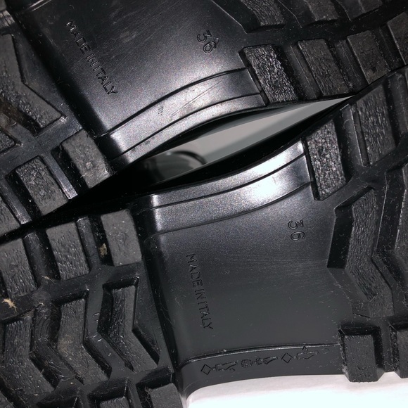 Dolce & Gabbana
rubber rain boots ๐ง - Picture 11 of 14